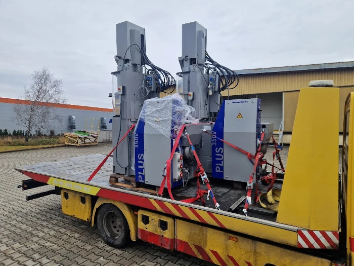 Maszyna na lawecie w trakcie transportu- Kęty