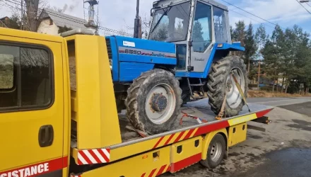 Traktor przewożony na lawecie - Oświęcim